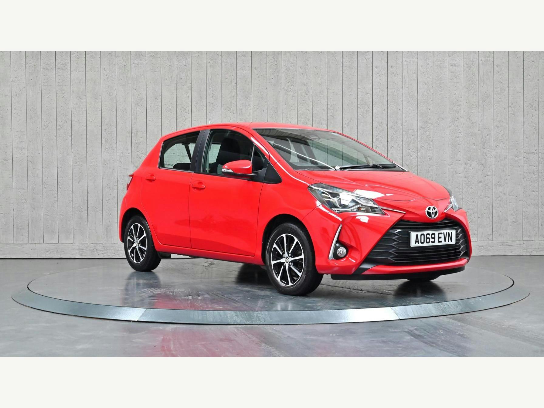 Toyota Yaris 1.5 VVT-i Icon Tech Euro 6 5dr Hatchback 2019