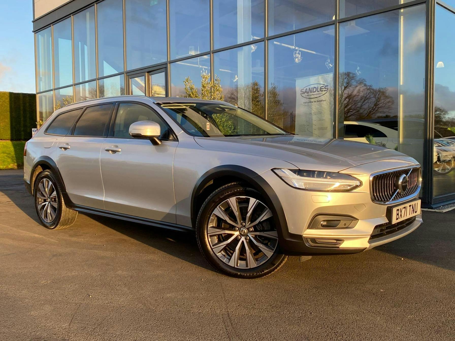 Volvo V90 Cross Country 2.0 B5 Mhev Auto Awd Euro 6 (s/s) 5dr Estate 2021