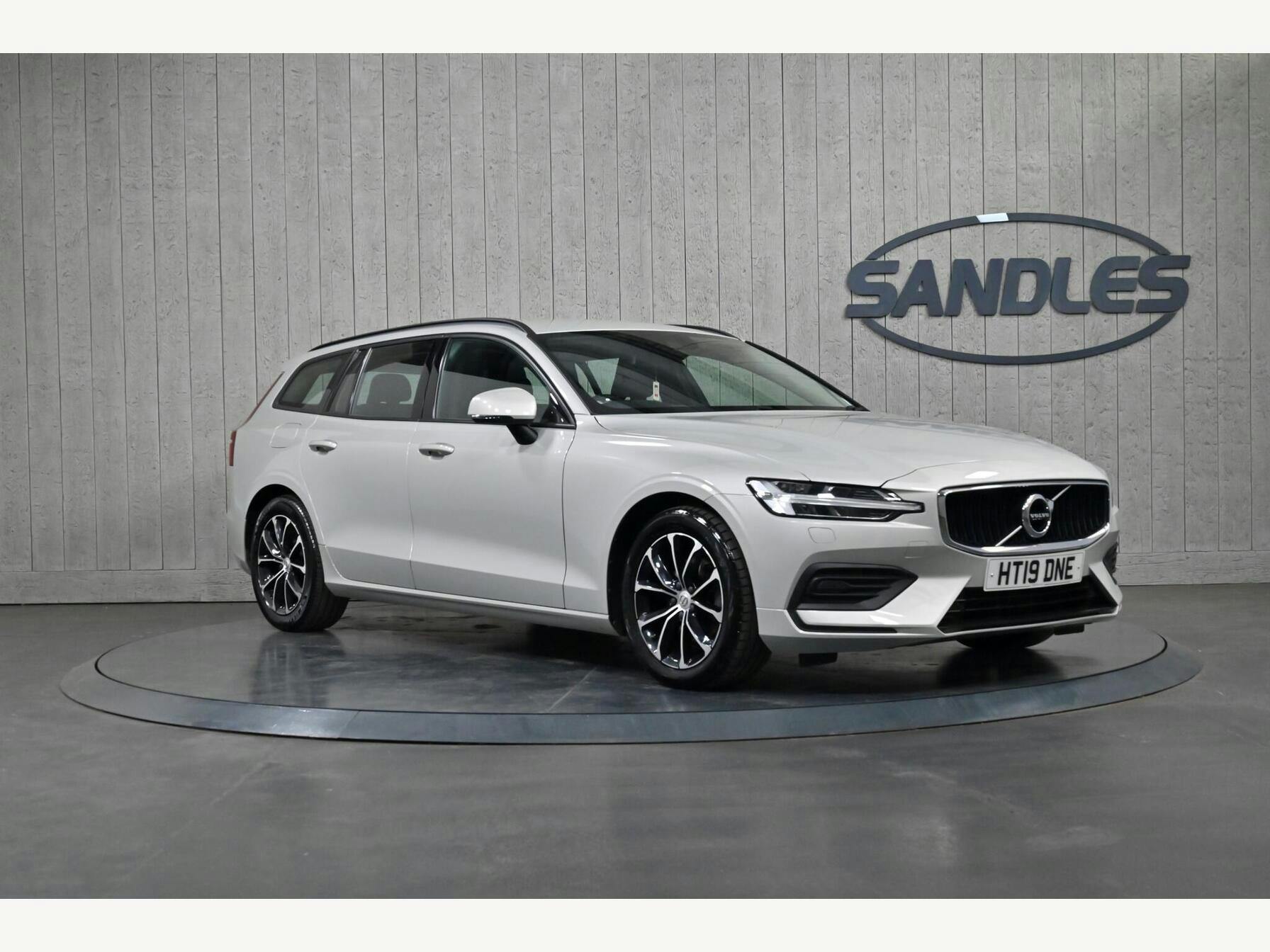 Volvo V60 2.0 D4 Momentum Auto Euro 6 (s/s) 5dr Estate 2019